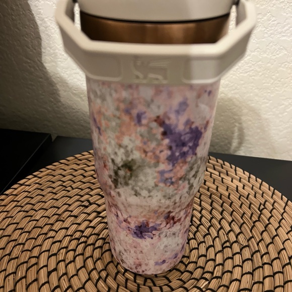 Stanley x Calia 30 Oz Flowstate Quencher H2.0 Tumbler Olive Eden NWOT - Picture 4 of 7